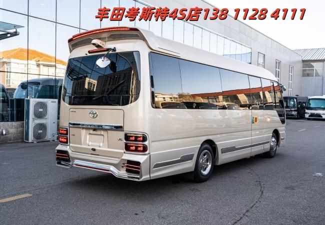 丰田考斯特配置图片 内饰采用进口实木地板